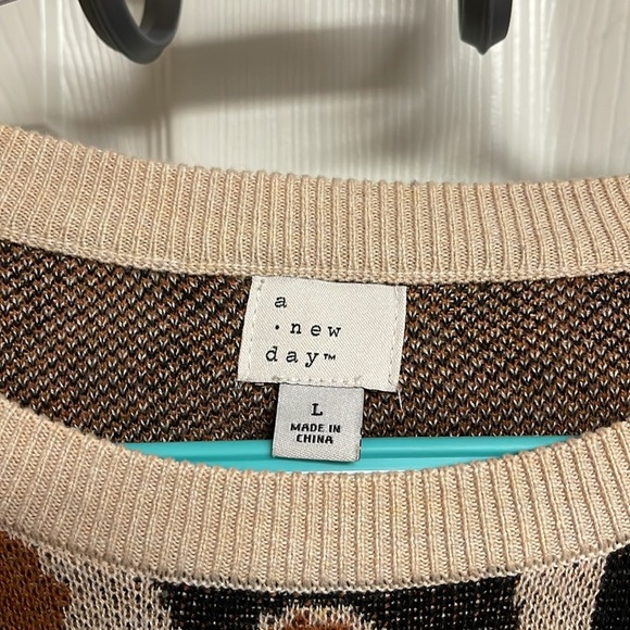 A New Day Cheetah women’s sweater - Picture 2 of 3